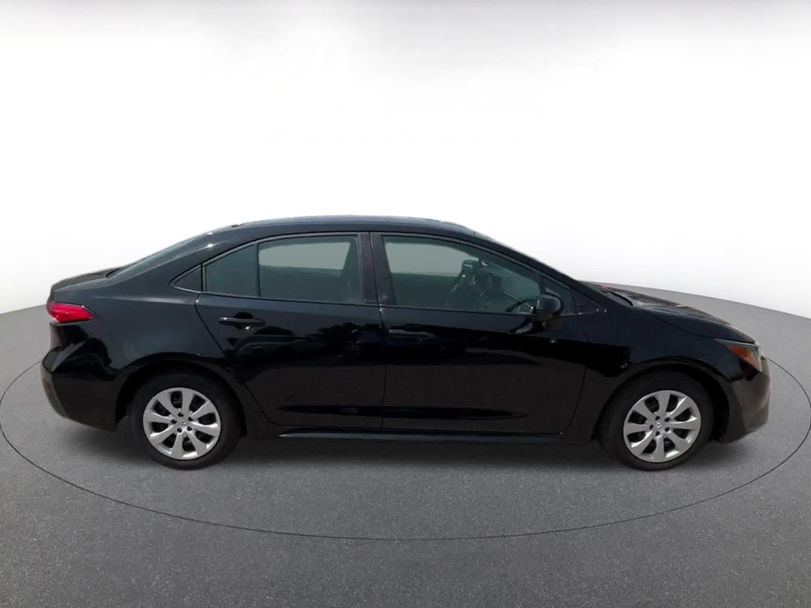 Used 2025 Toyota Corolla LE FWD image 15