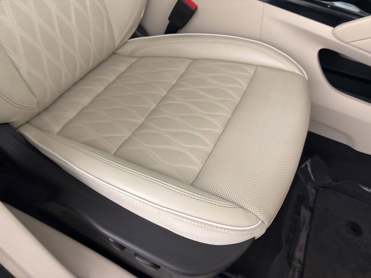 Used 2023 Buick Envision Avenir image 29