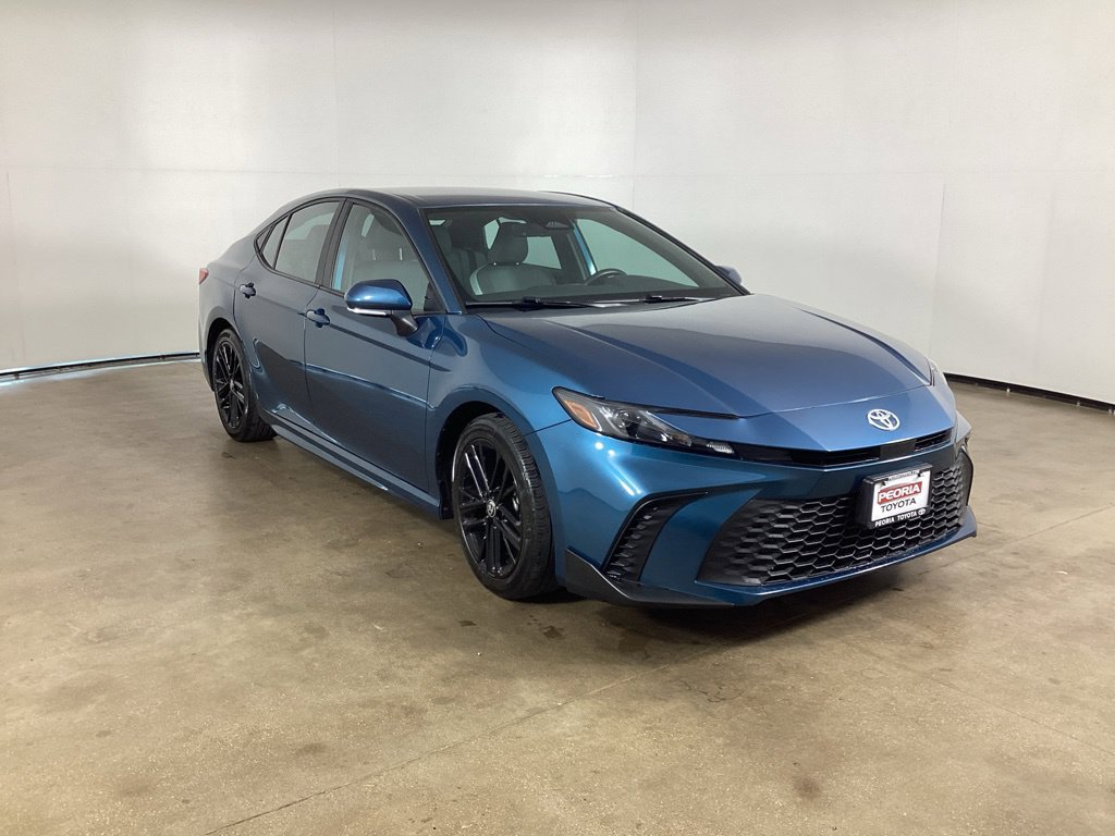 Used 2025 Toyota Camry SE w/ Convenience Package FWD image 3