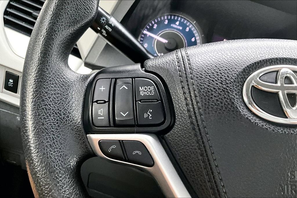 Used 2019 Toyota Sienna L image 12