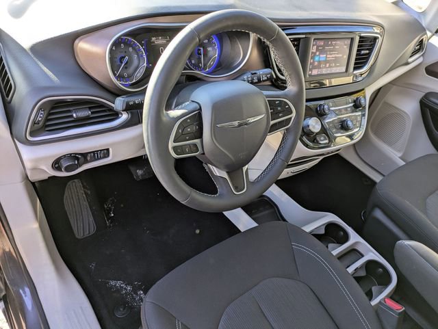 Certified 2023 Chrysler Voyager LX image 10