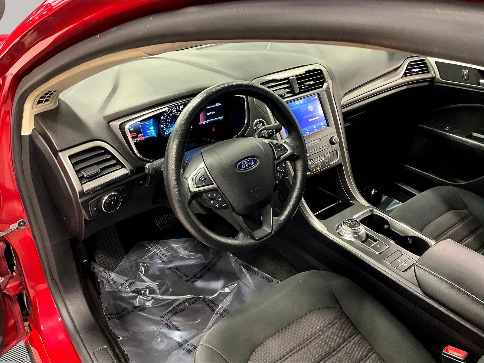 Used 2020 Ford Fusion SE FWD image 16