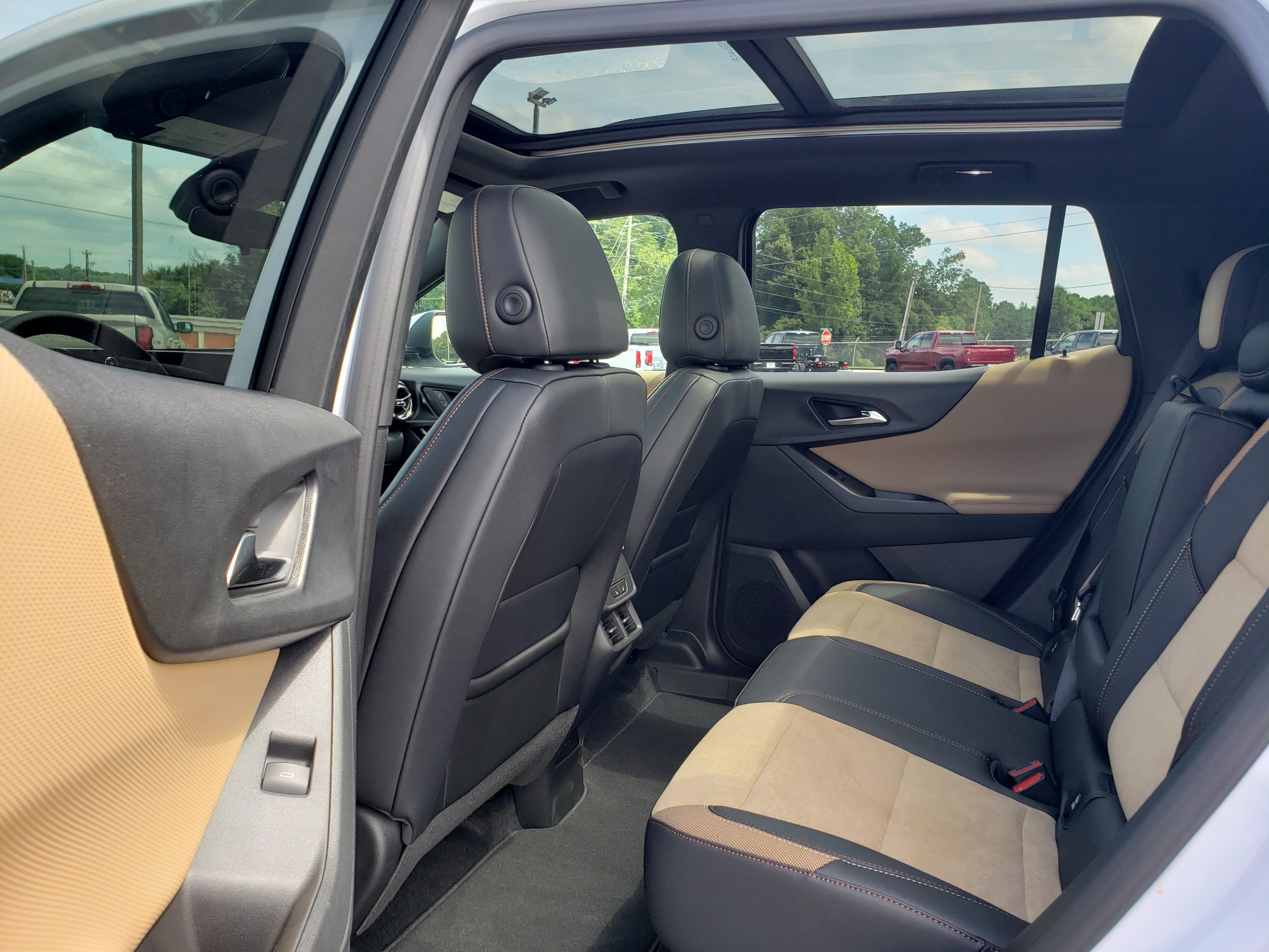 New 2026 Chevrolet Equinox ACTIV w/ Convenience Package III FWD image 31