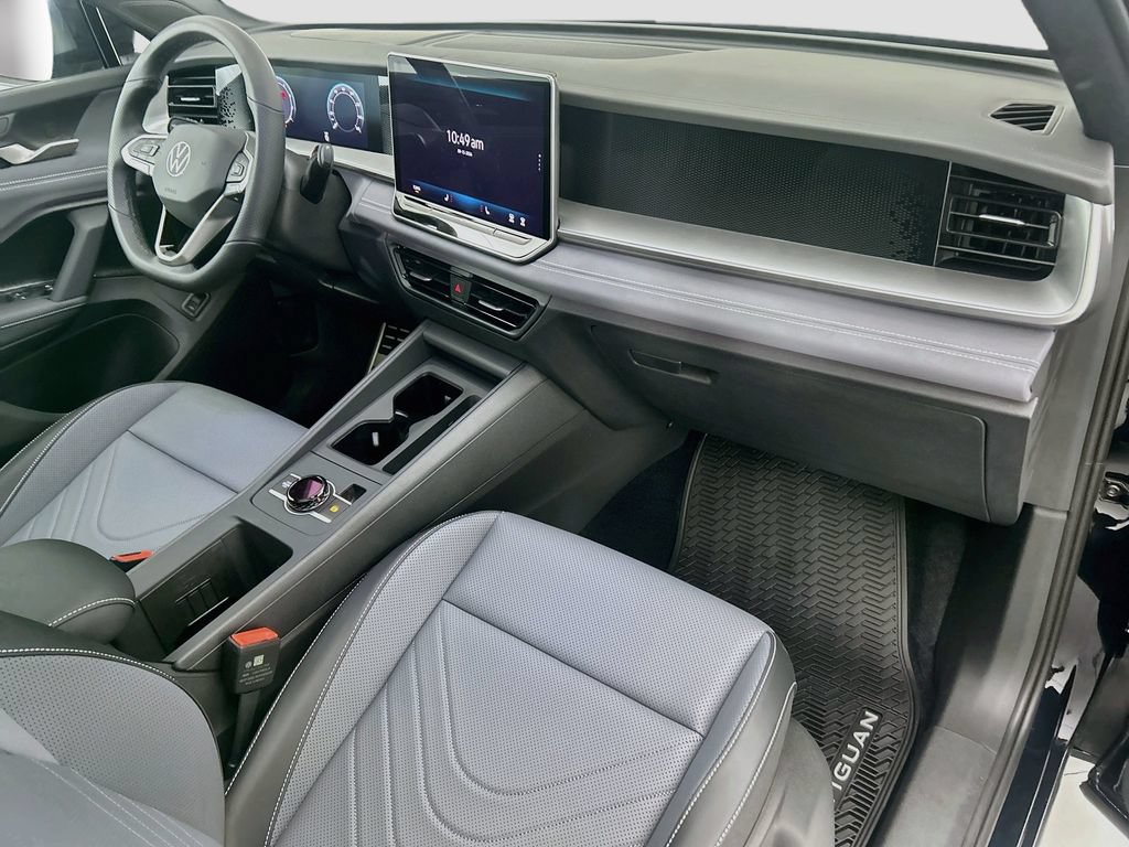 New 2026 Volkswagen Tiguan SE R-Line FWD image 15