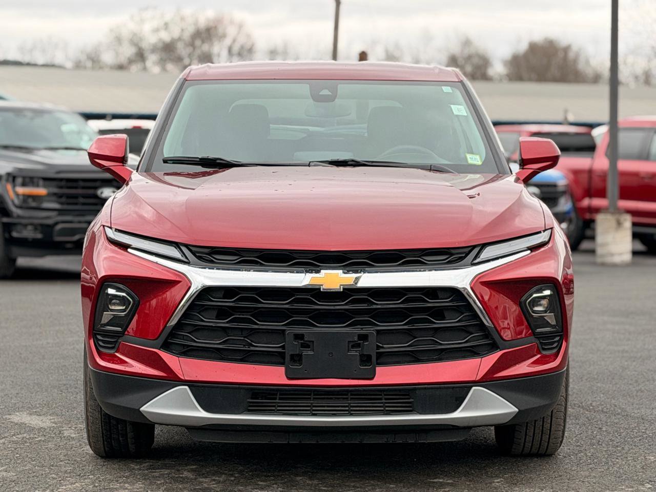 Used 2025 Chevrolet Blazer LT AWD/4WD image 2