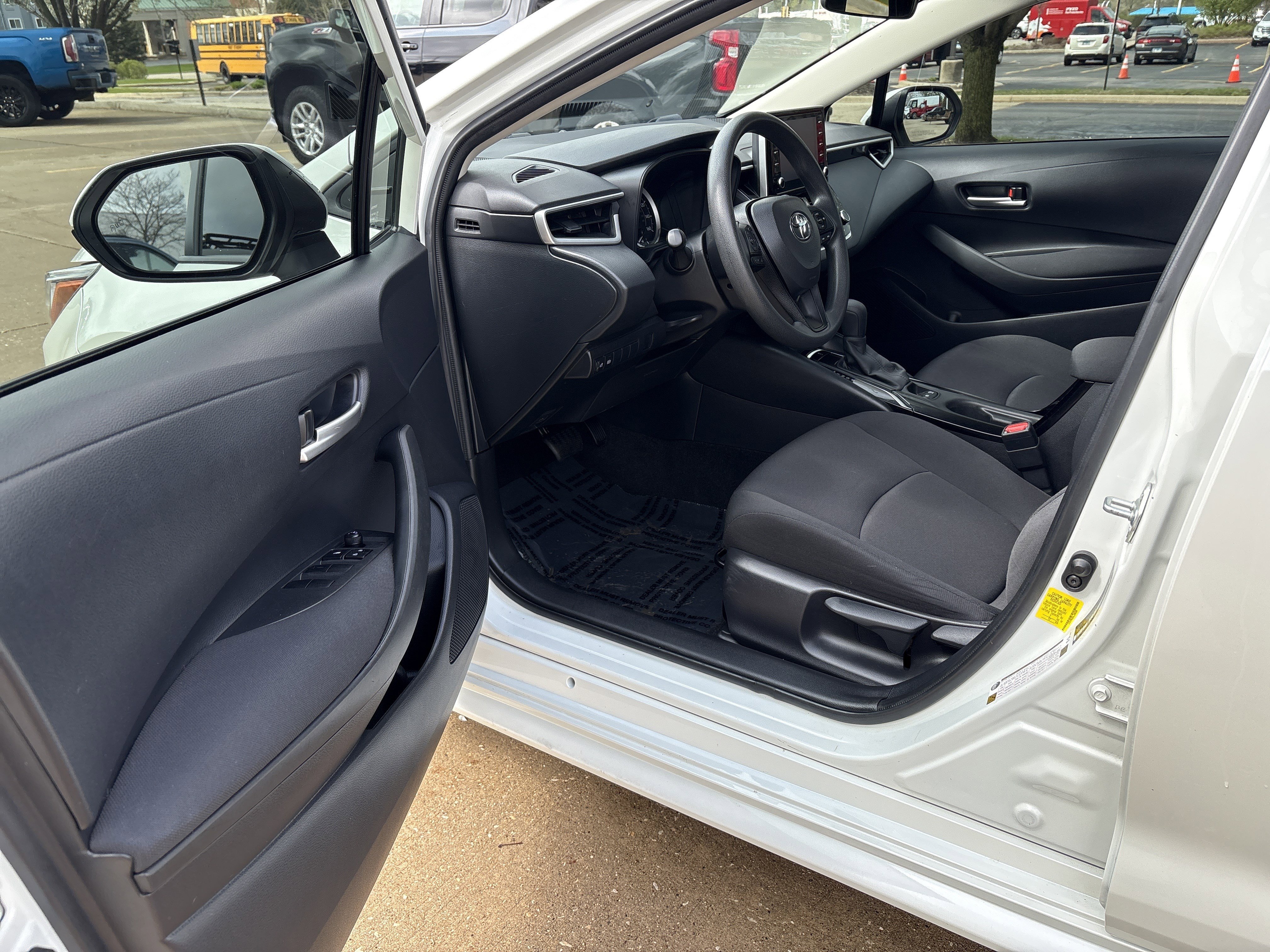 Used 2020 Toyota Corolla LE w/ LE Convenience Package image 9