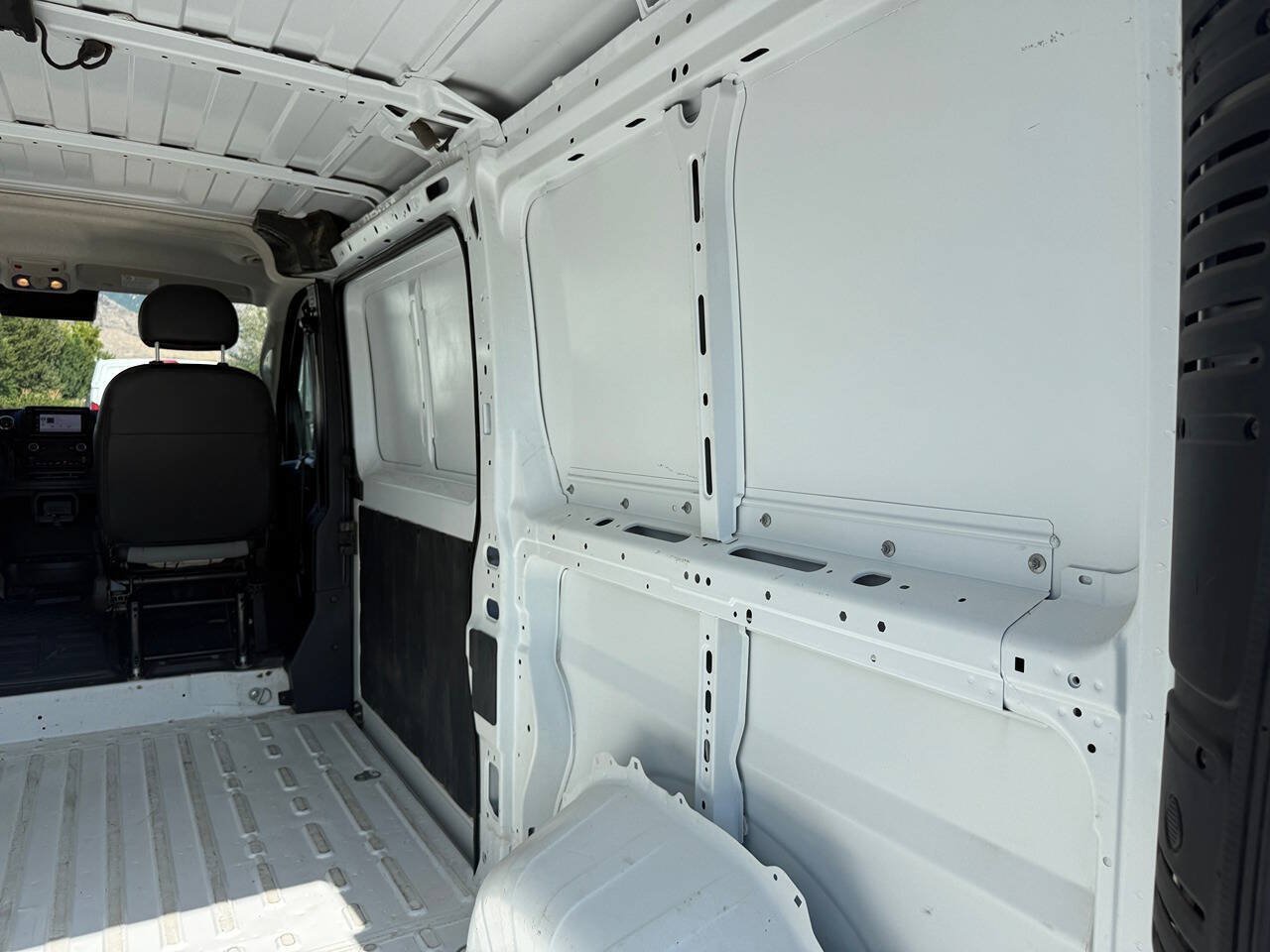 Used 2025 RAM ProMaster 2500 w/ Convenience Group FWD image 22