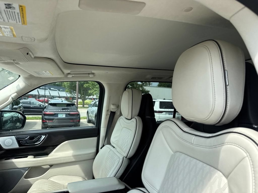 Used 2023 Lincoln Navigator Black Label AWD/4WD image 10