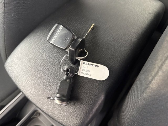 Used 2011 MAZDA MAZDA3 i Sport image 30
