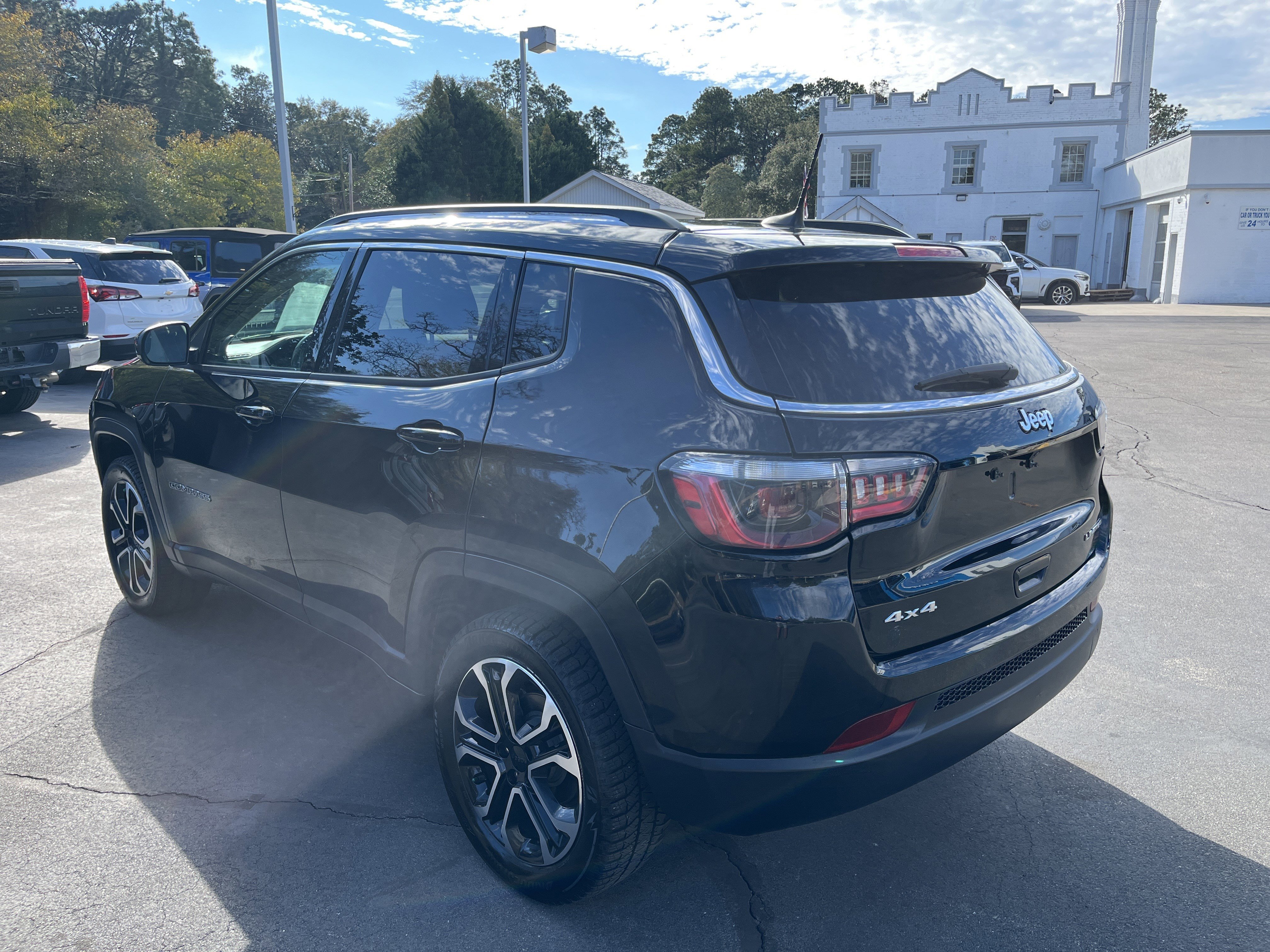 Used 2022 Jeep Compass Limited w/ Sun and Sound Group image 9