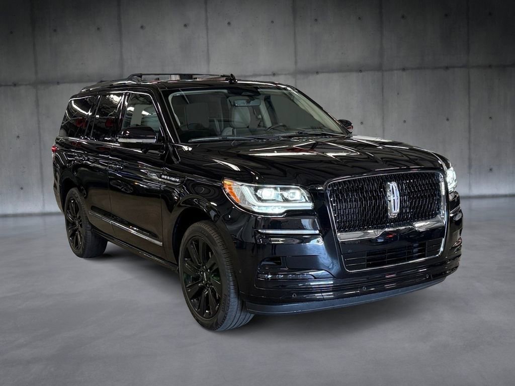 Used 2023 Lincoln Navigator Reserve AWD/4WD image 7