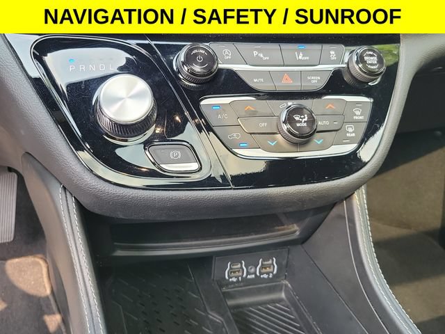 Used 2025 Chrysler Pacifica Limited FWD image 18