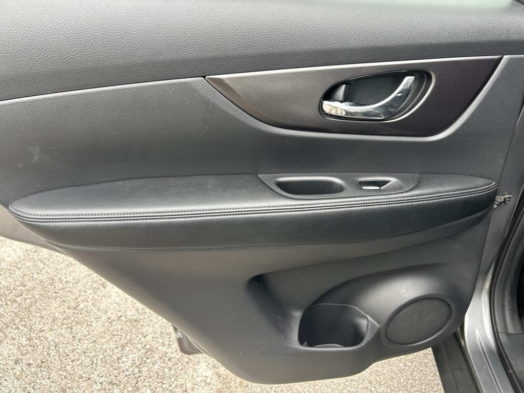 Used 2015 Nissan Rogue SV FWD image 21
