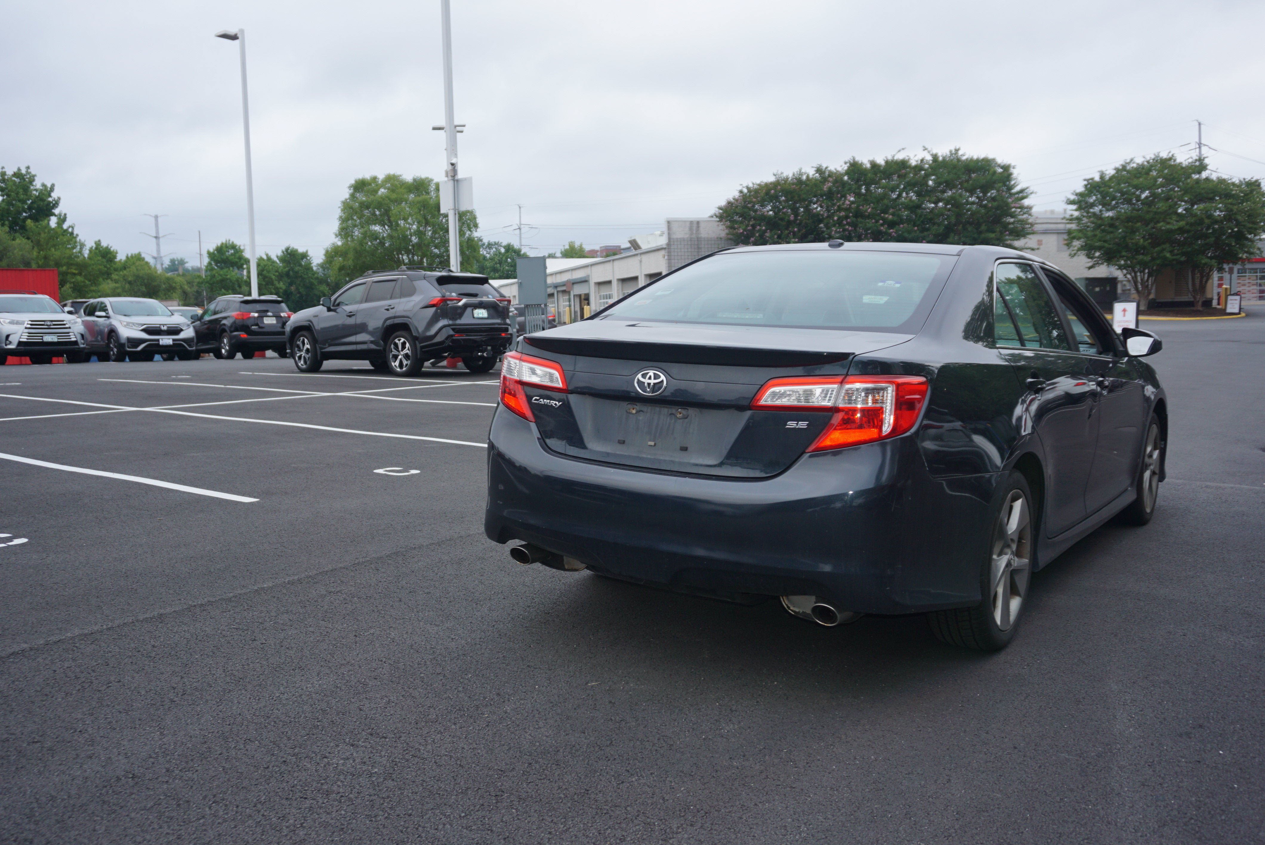 Used 2013 Toyota Camry SE FWD image 3
