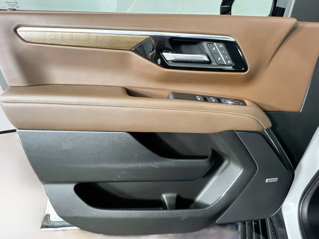 Used 2025 Chevrolet Suburban High Country AWD/4WD image 35