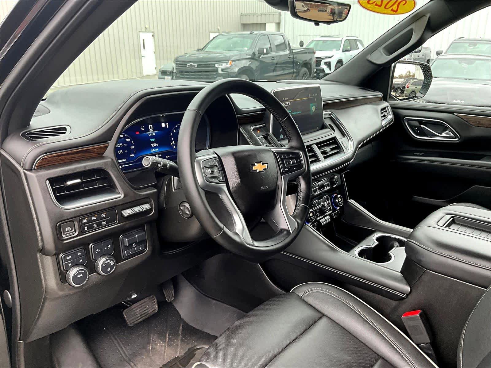 Used 2023 Chevrolet Tahoe Premier w/ Premium Package AWD/4WD image 8