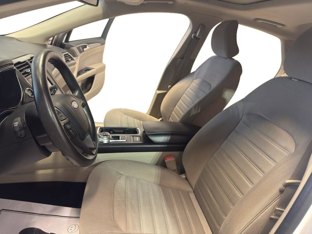 Used 2019 Ford Fusion SE FWD image 14