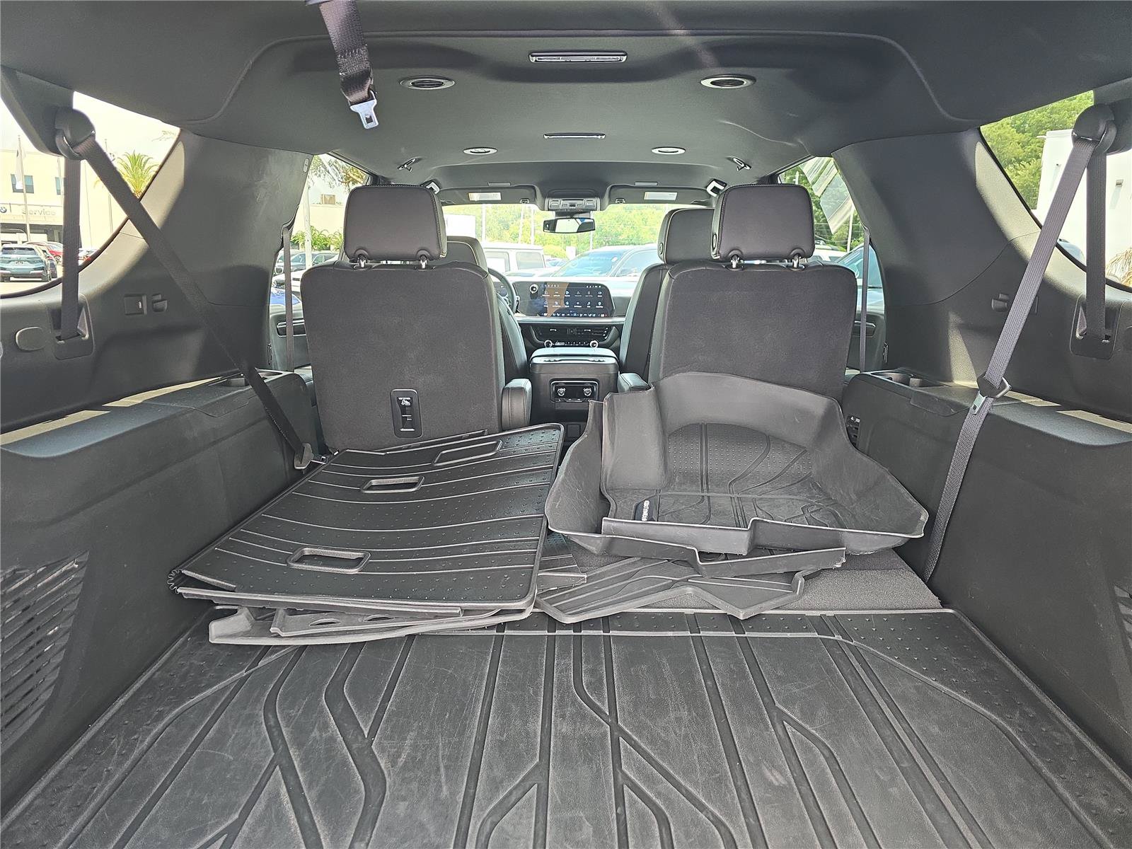 Used 2025 Chevrolet Suburban Premier AWD/4WD image 8