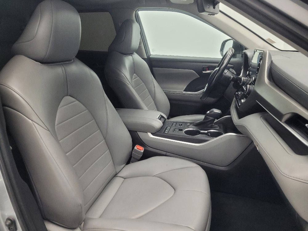 Used 2022 Toyota Highlander XLE image 21