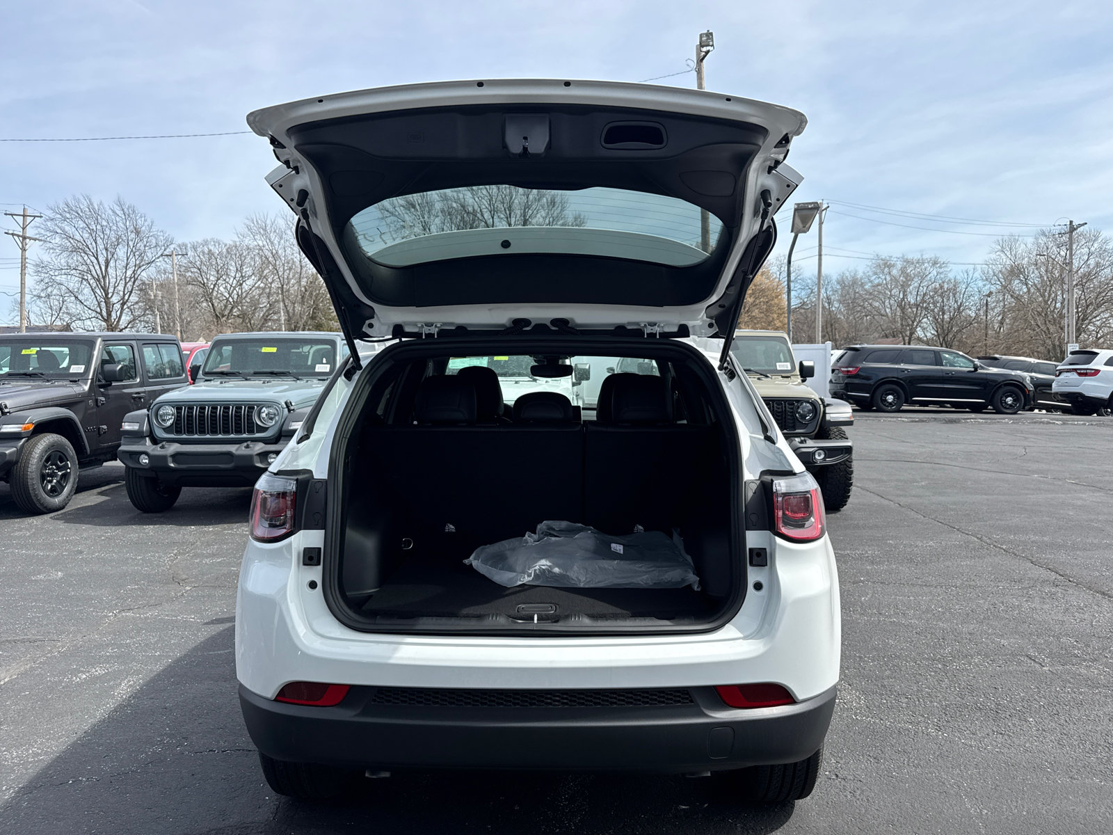 New 2026 Jeep Compass Latitude AWD/4WD image 18