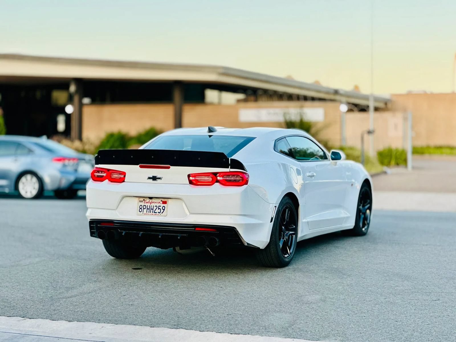 Used 2020 Chevrolet Camaro LT RWD image 5