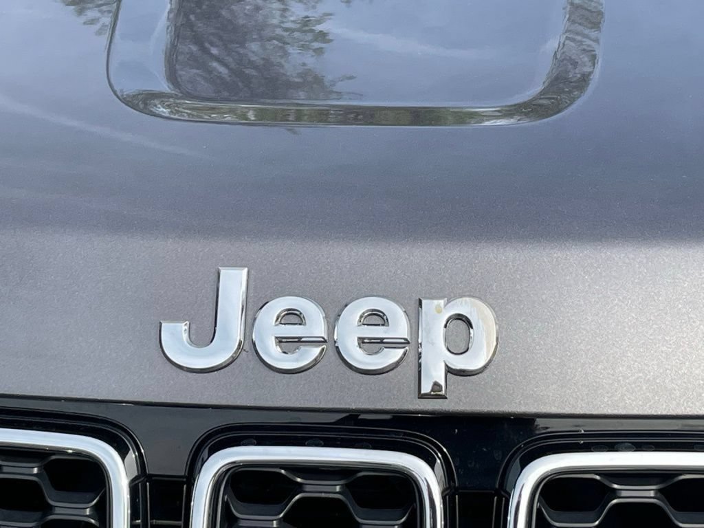 Used 2021 Jeep Grand Cherokee Laredo X AWD/4WD image 9