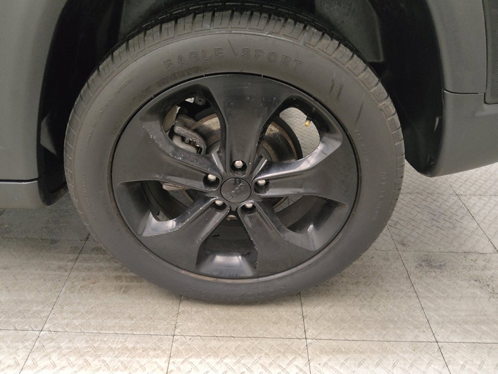 Used 2019 Jeep Compass Latitude FWD image 31