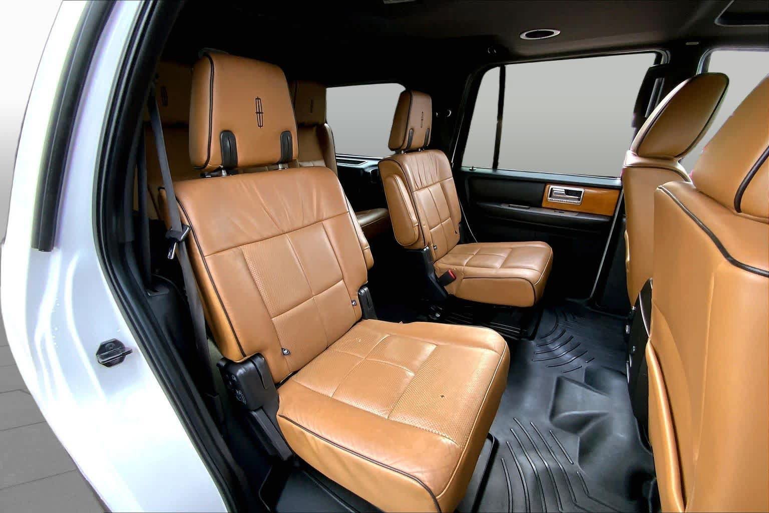 Used 2014 Lincoln Navigator 4WD w/ Equipment Group 101A image 20