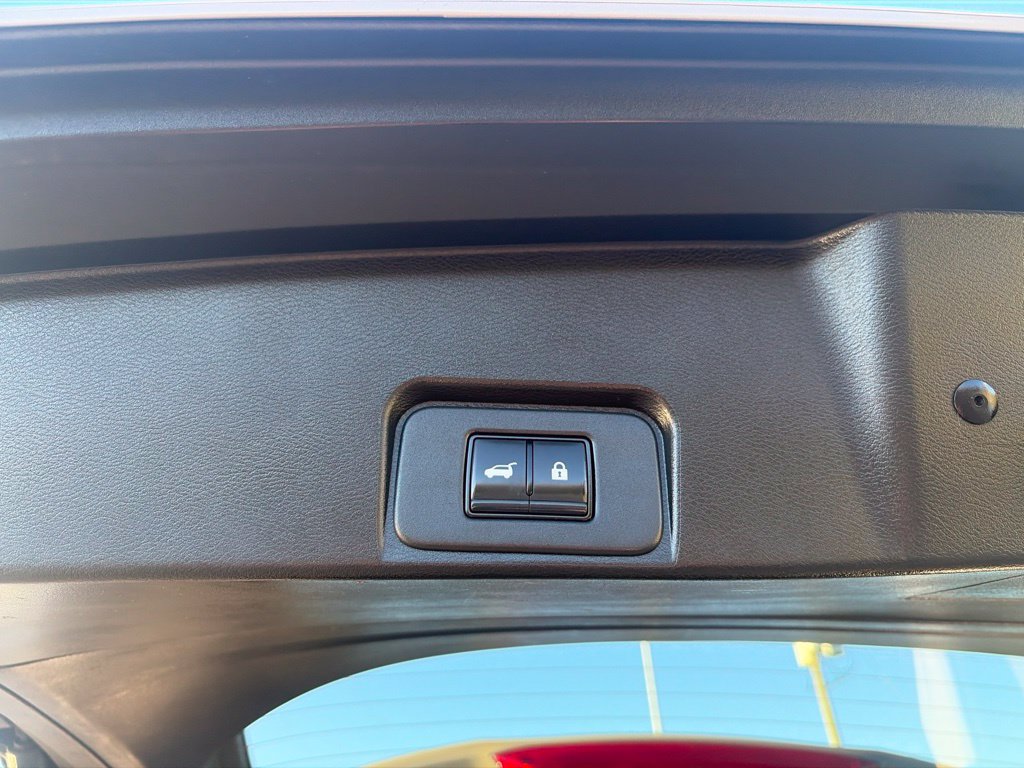 Used 2025 Nissan Rogue SV AWD/4WD image 33