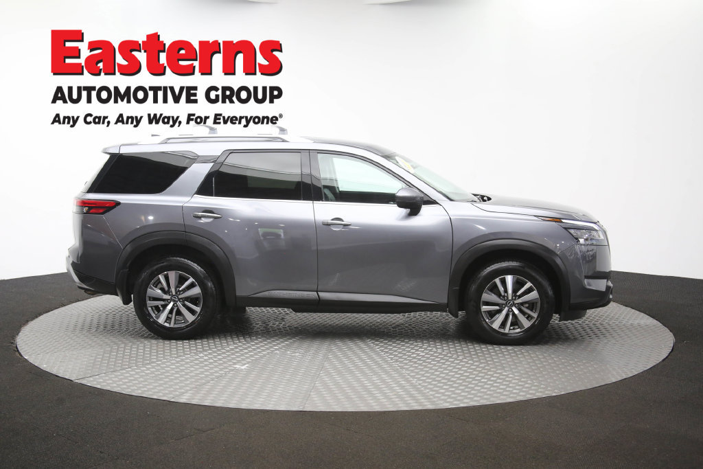 Used 2024 Nissan Pathfinder SL w/ Black Appearance Package AWD/4WD image 49