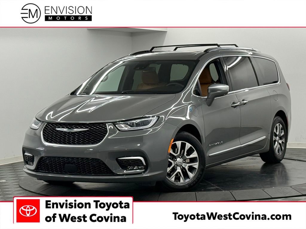 Used 2022 Chrysler Pacifica Pinnacle FWD image 1
