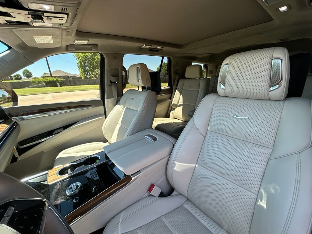 Used 2025 Cadillac Escalade Sport Platinum w/ LPO, ONYX Package AWD/4WD image 9