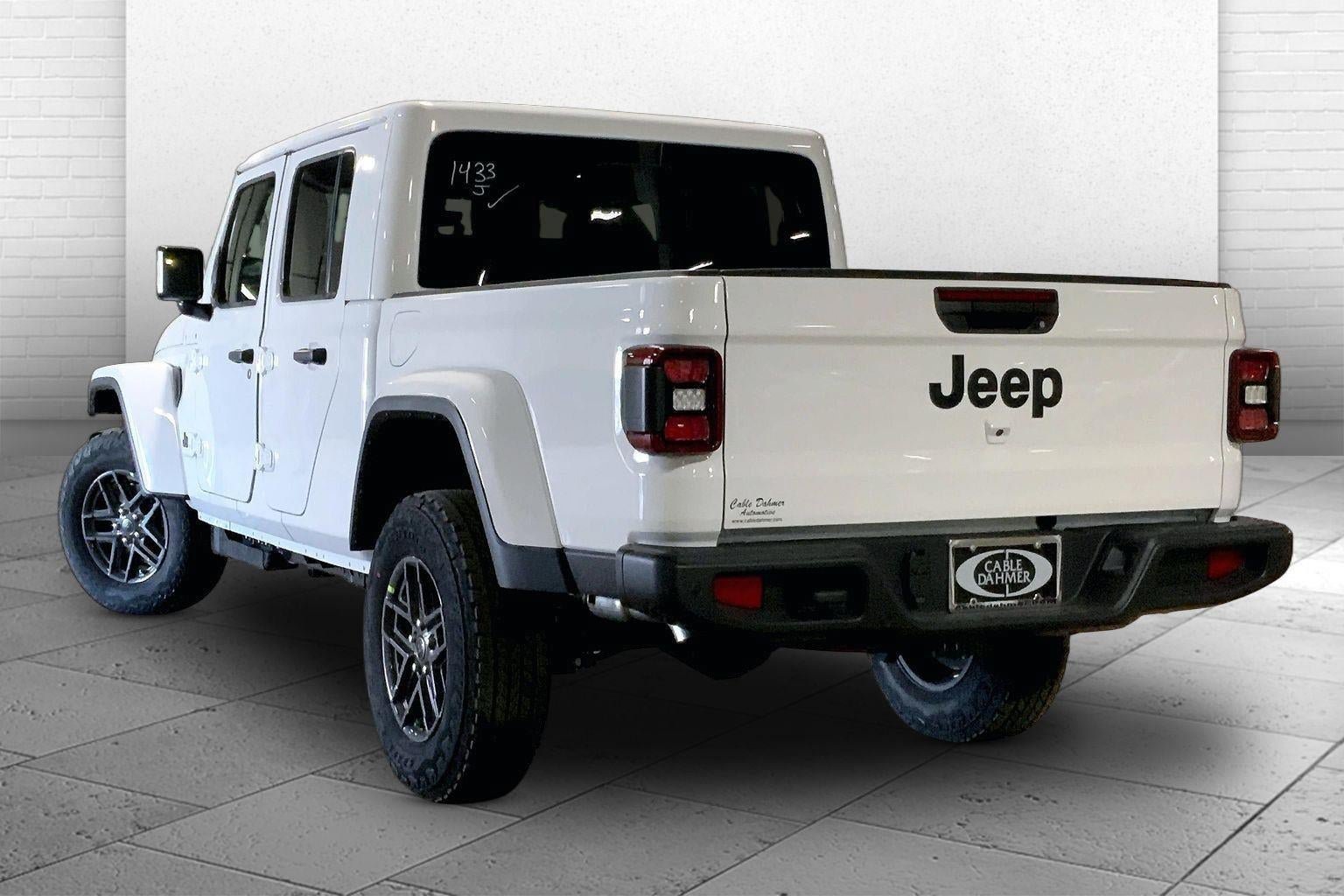 New 2026 Jeep Gladiator Sport AWD/4WD image 3