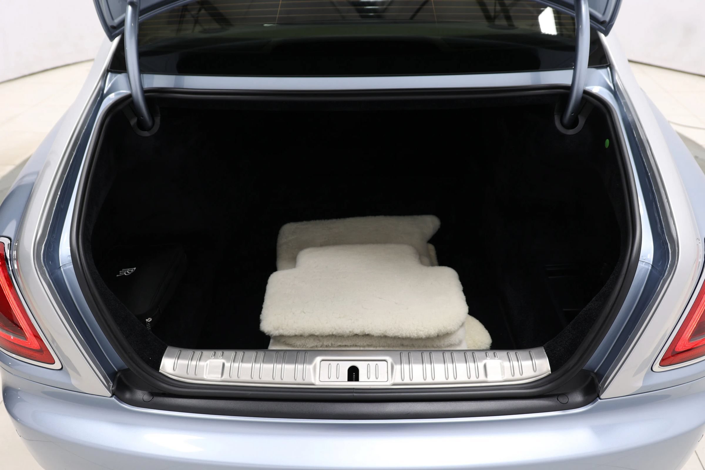 Used 2017 Rolls-Royce Ghost RWD image 79