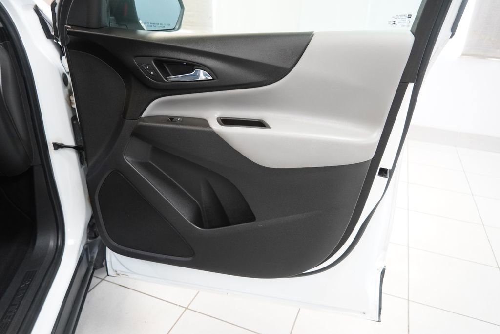 Used 2021 Chevrolet Equinox LS image 12