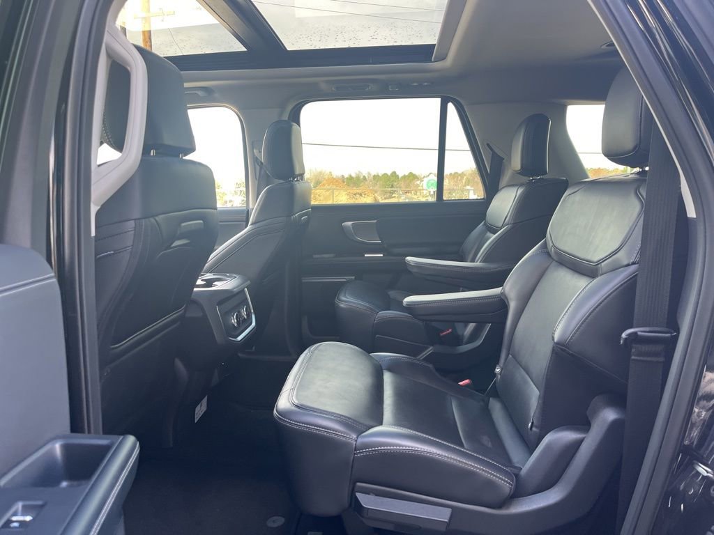 Used 2025 Ford Expedition Max Platinum image 9