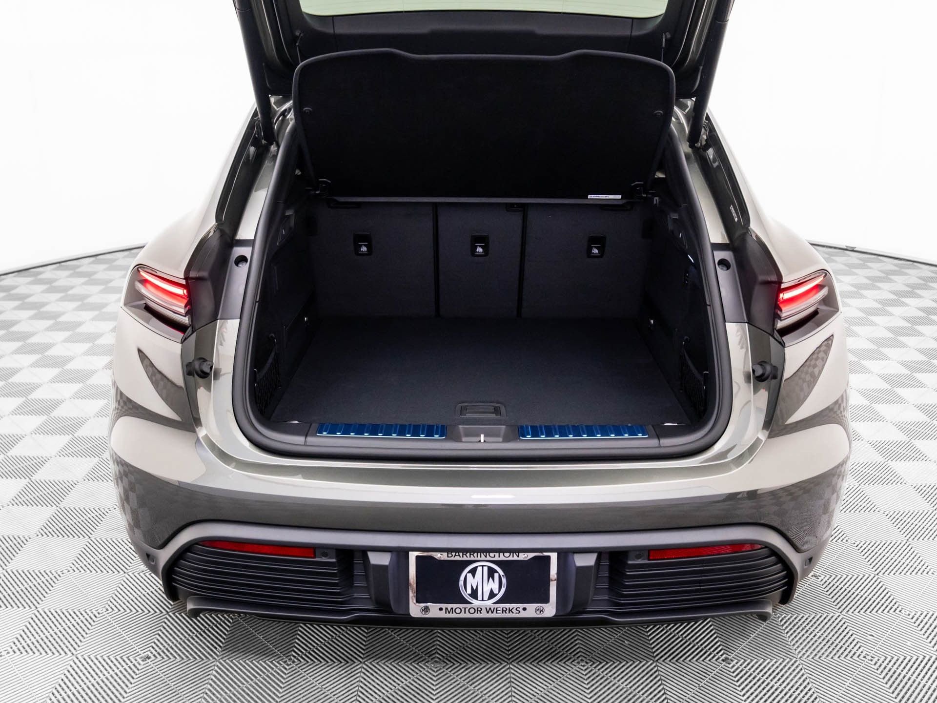 New 2025 Porsche Macan 4S Electric image 32