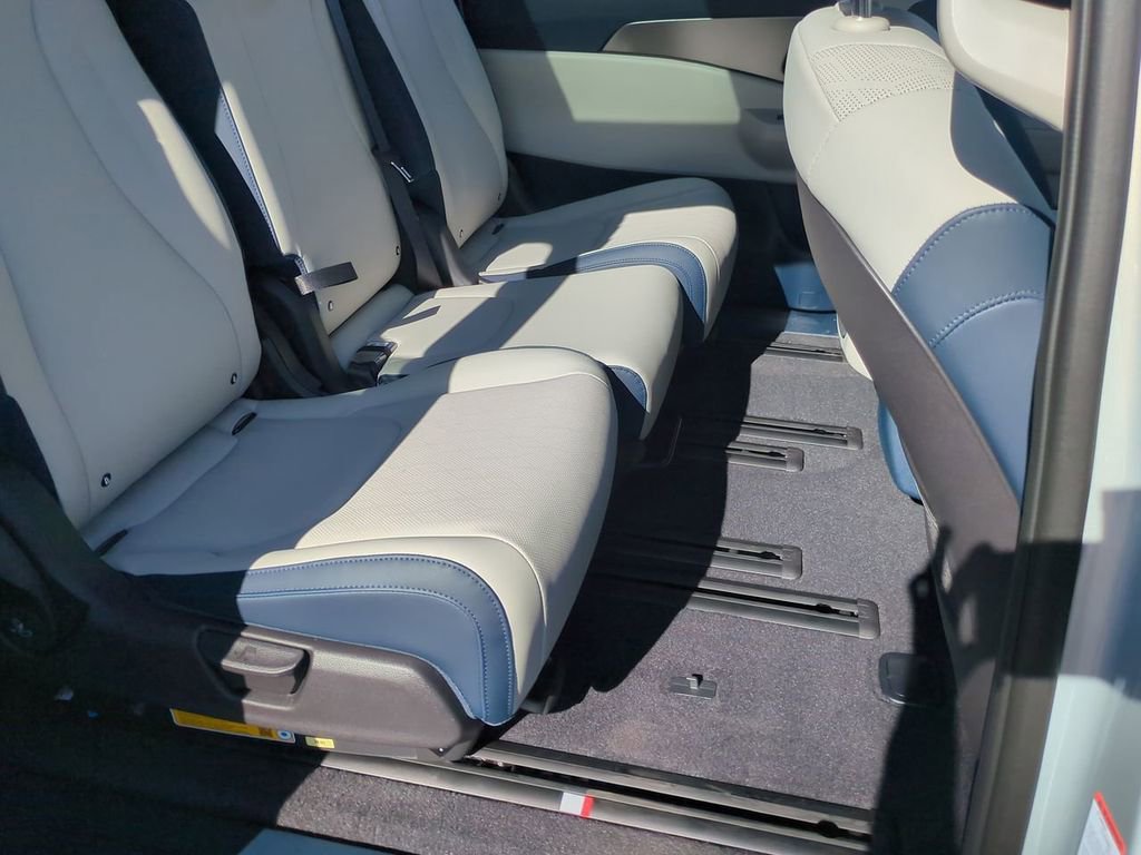 New 2026 Kia Carnival SX w/ SX Dark Edition Package FWD image 27