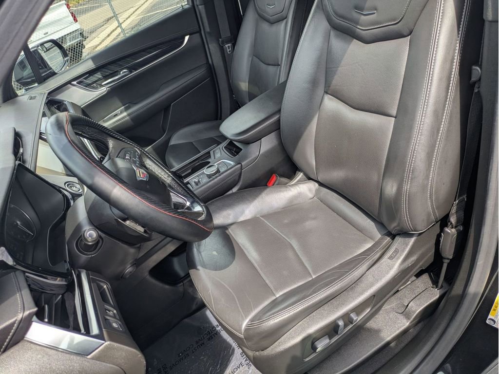Used 2022 Cadillac XT6 Premium Luxury AWD/4WD image 11