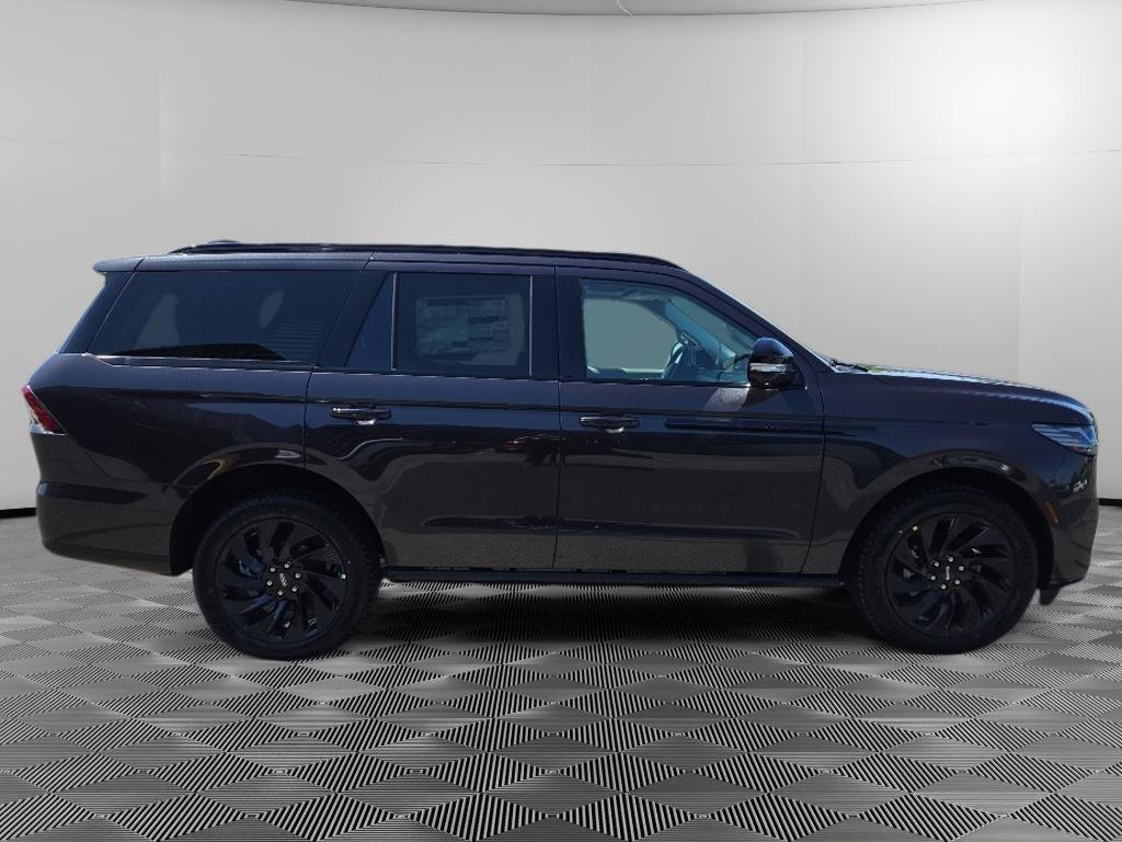 New 2026 Lincoln Navigator Reserve w/ Jet Appearance Package AWD/4WD image 8