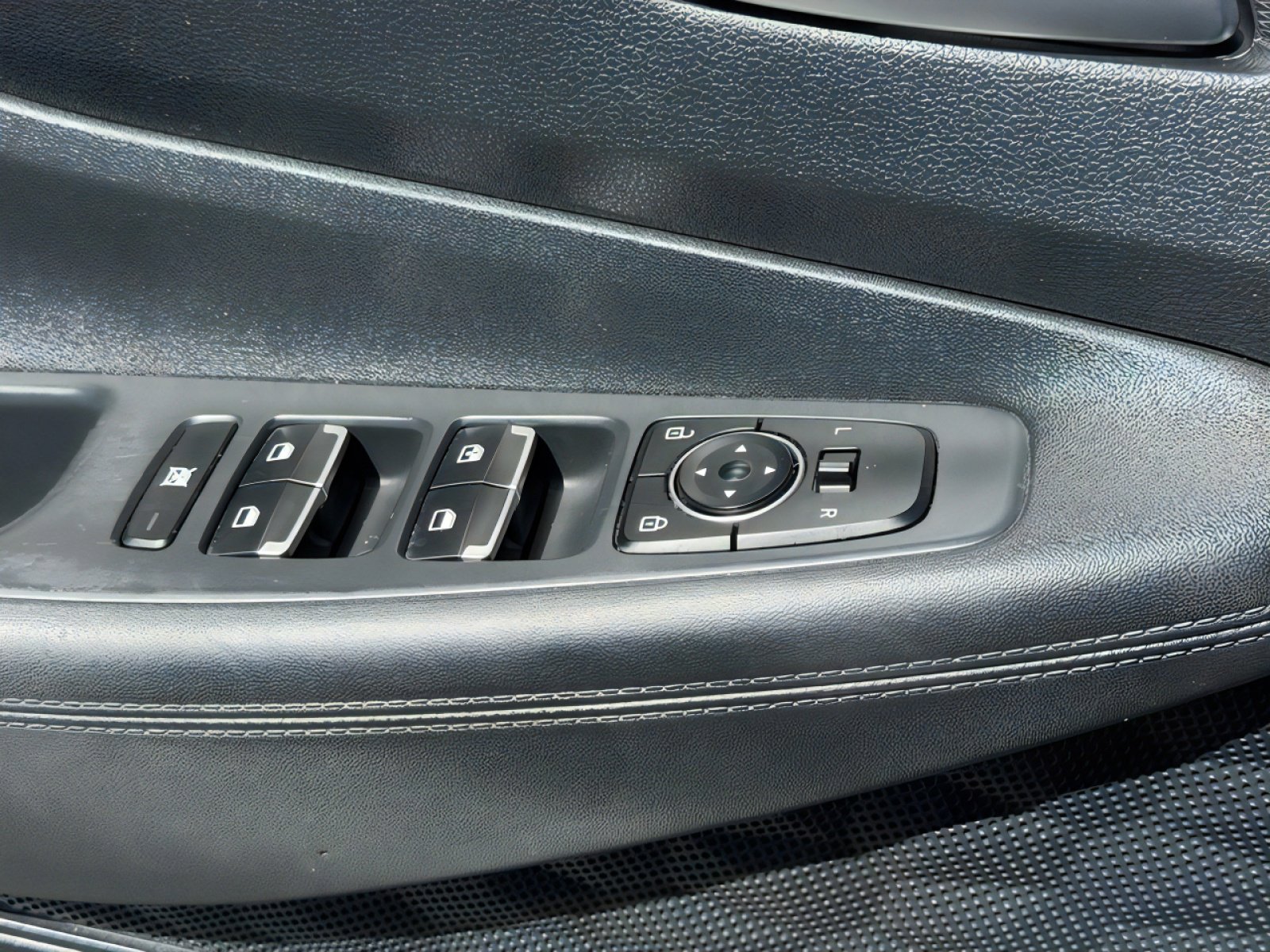 Used 2020 Hyundai Santa Fe SE image 17