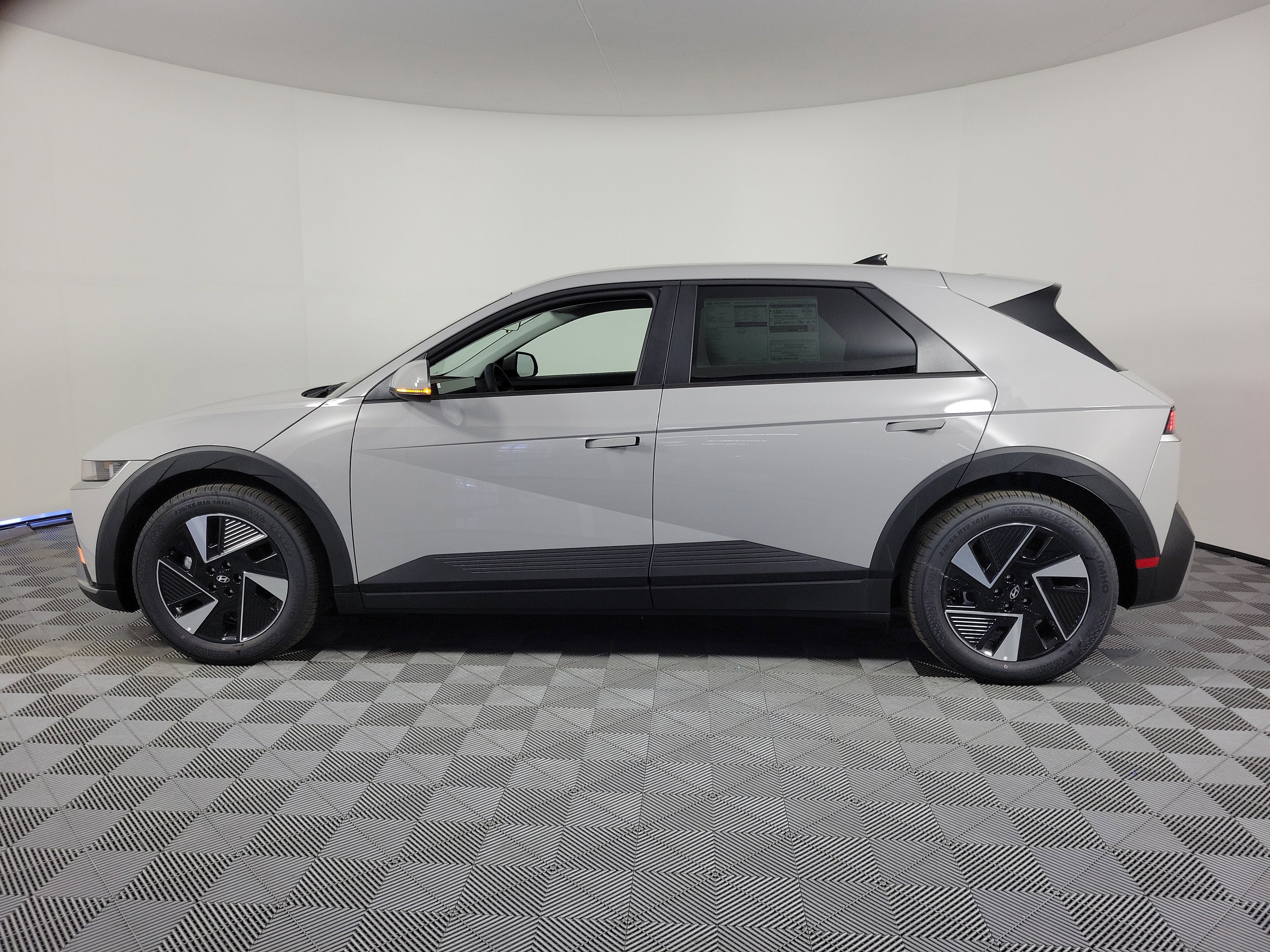 New 2026 Hyundai Ioniq 5 SE AWD/4WD image 39