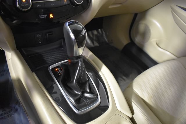 Used 2017 Nissan Rogue SV w/ SV Premium Package FWD image 26