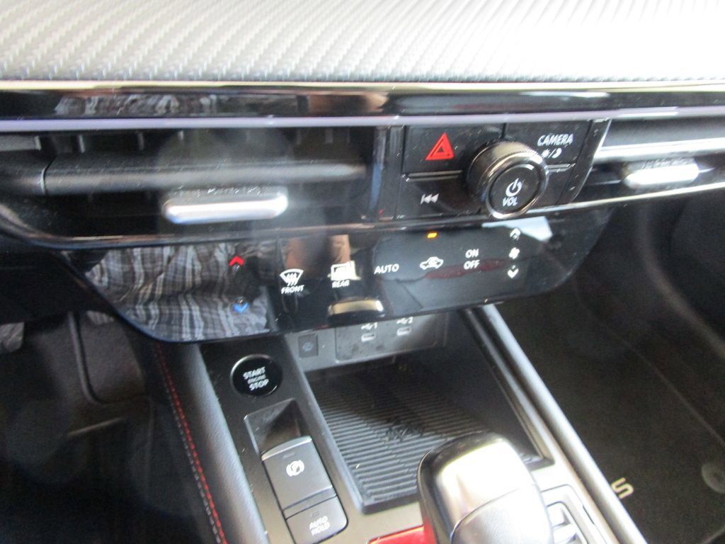 Used 2025 Nissan Kicks SR AWD/4WD image 33