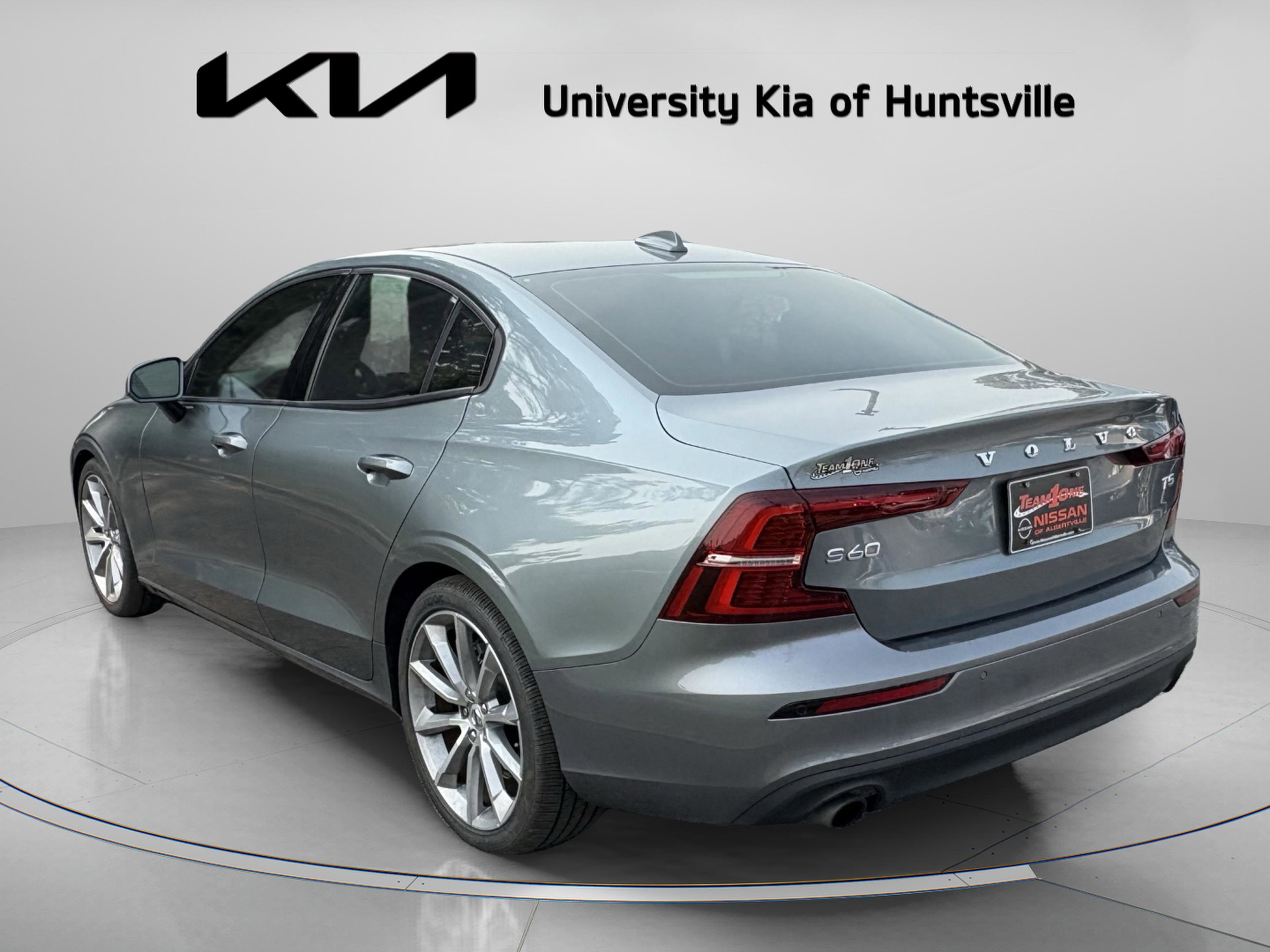 Used 2019 Volvo S60 T5 Momentum w/ Premium Package FWD image 6