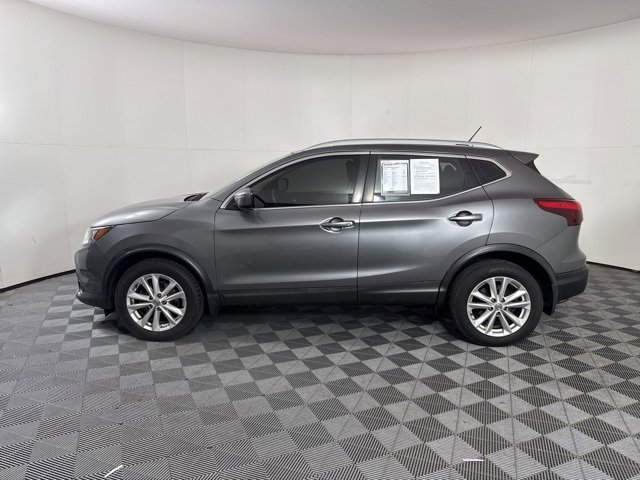 Used 2018 Nissan Rogue Sport SV image 2