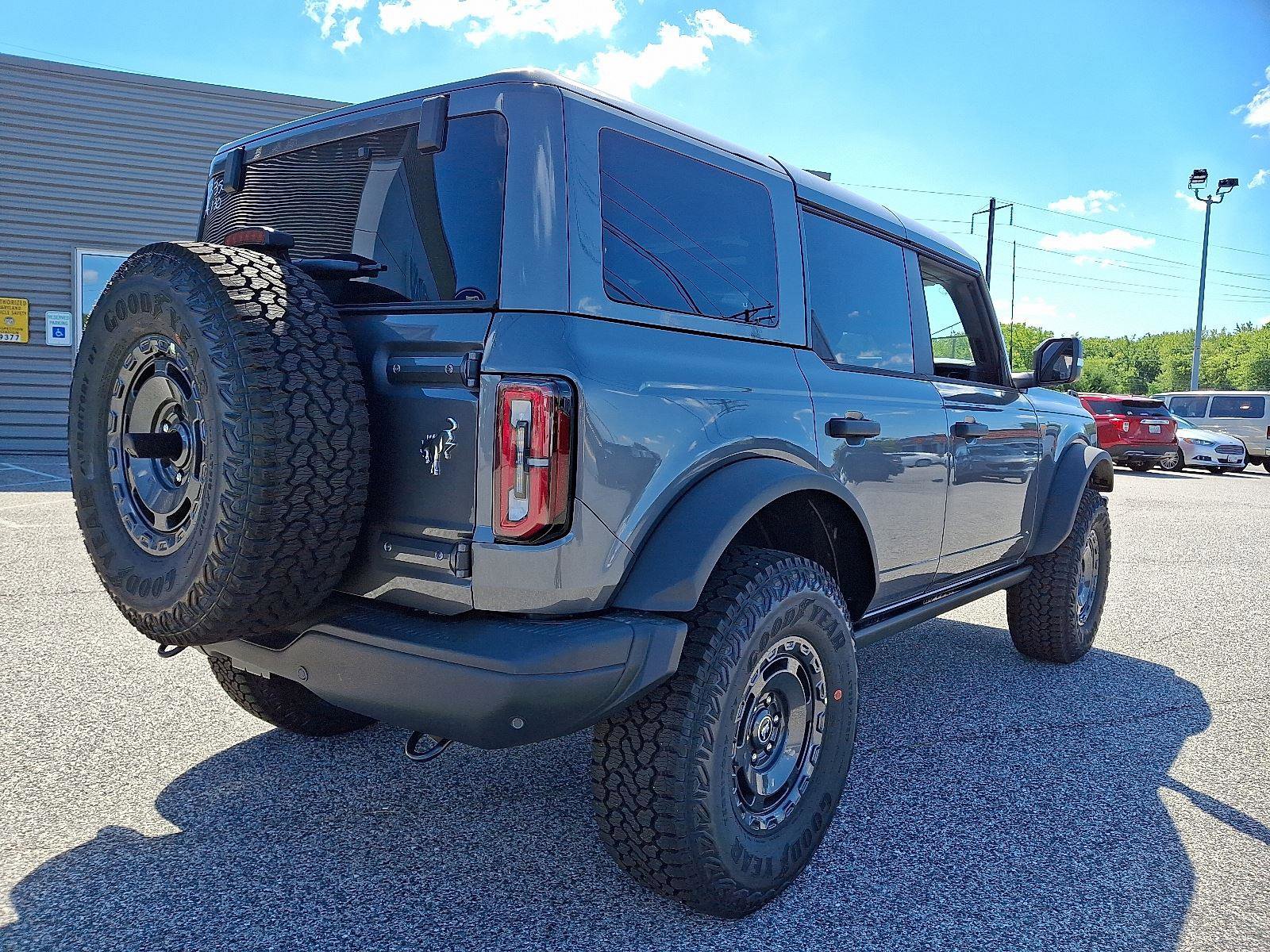 New 2025 Ford Bronco Badlands image 3