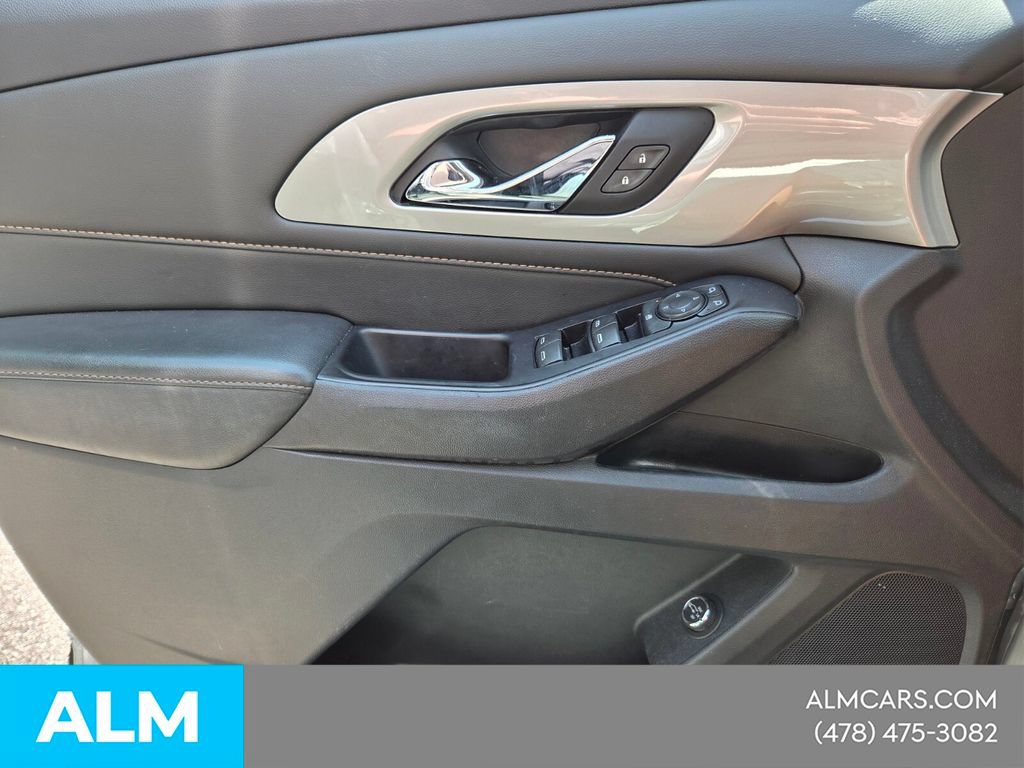 Used 2020 Chevrolet Traverse LT FWD image 31
