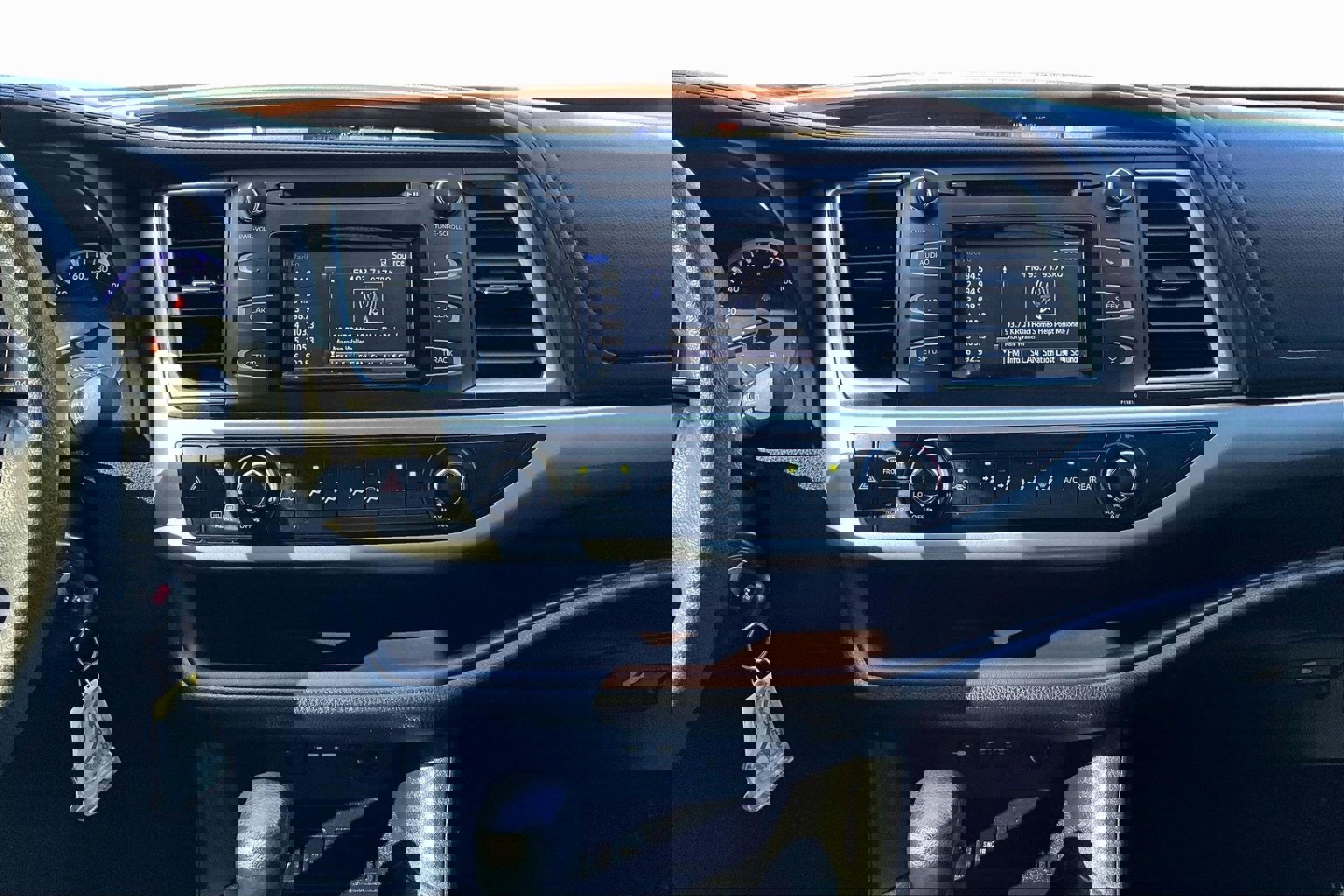 Used 2019 Toyota Highlander LE image 6