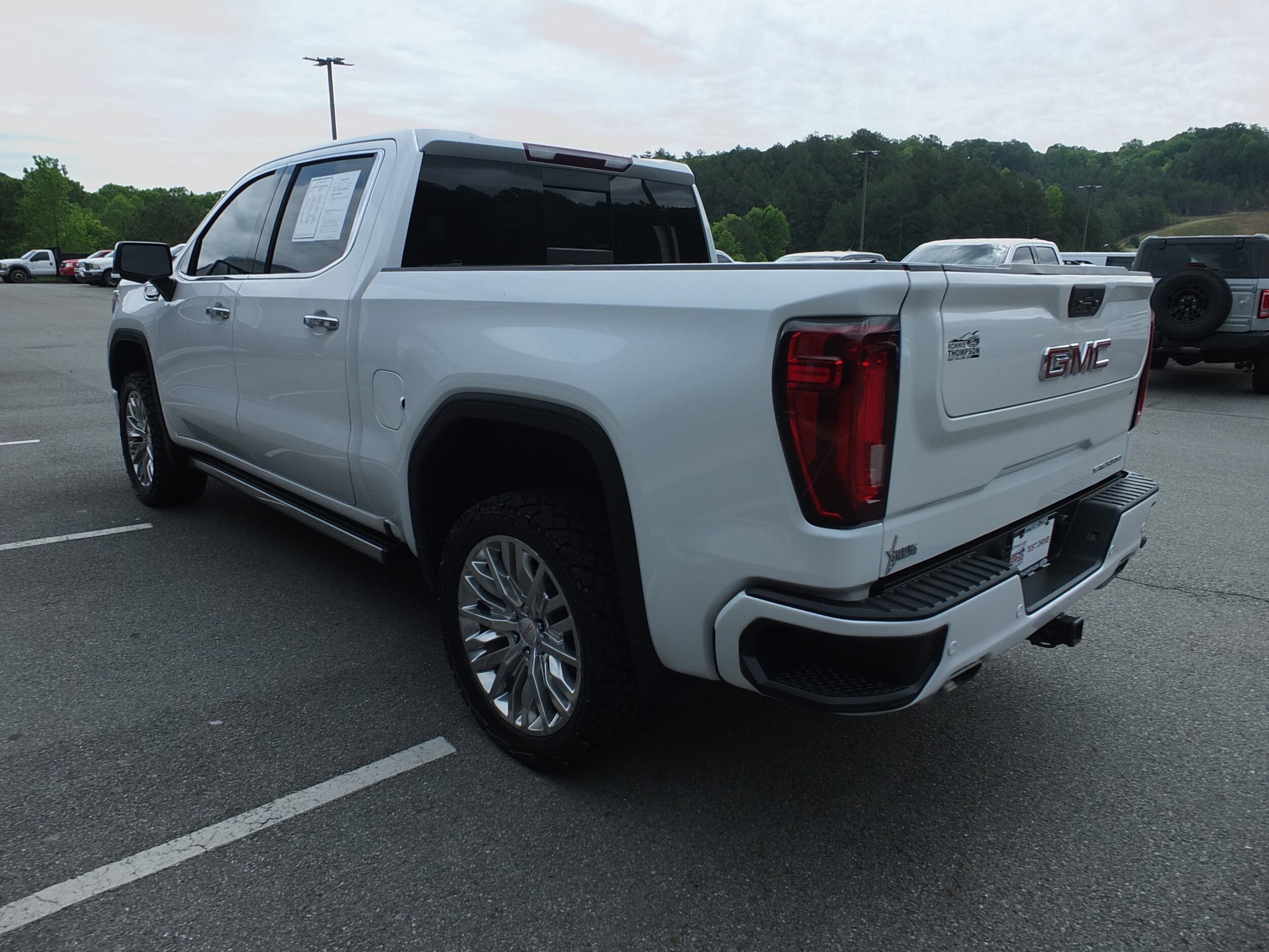 Used 2022 GMC Sierra 1500 Denali w/ Denali Premium Package AWD/4WD image 5